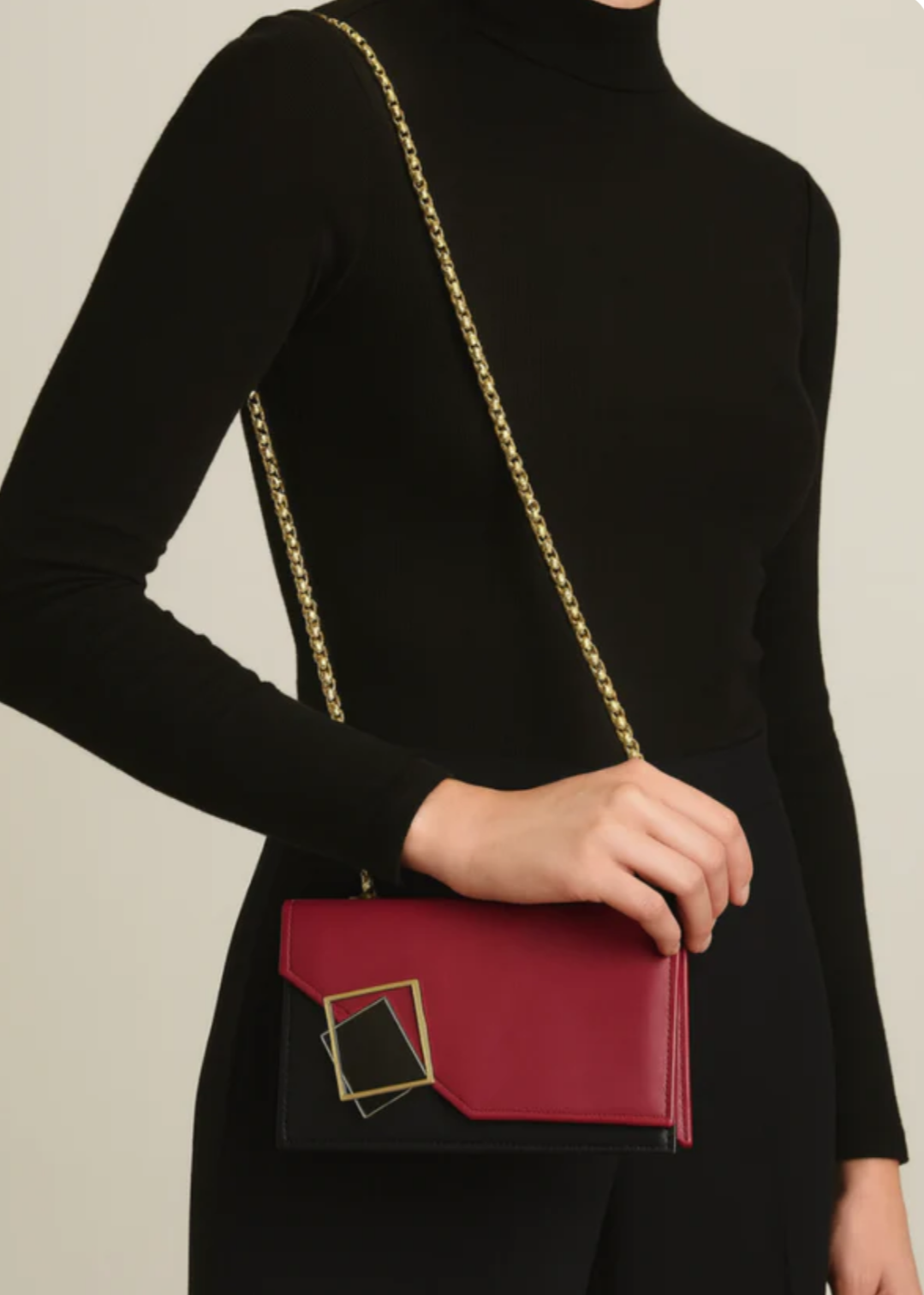 Shoulder Bag with gold chain.