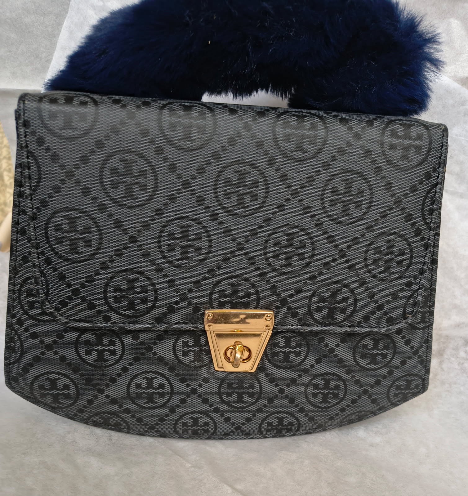 Crossbody, Adjustable strap,