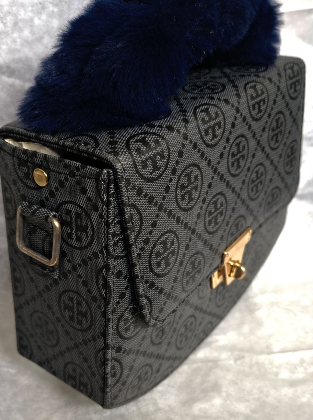 Crossbody, Adjustable strap,